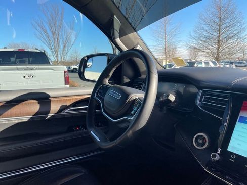 Used 2022 Jeep Grand Wagoneer Series II image 28