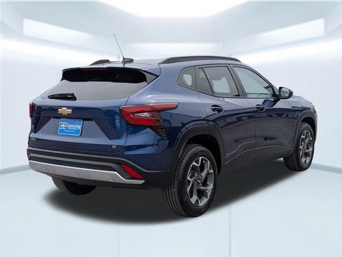 Used 2024 Chevrolet Trax LT w/ Driver Confidence Package image 5