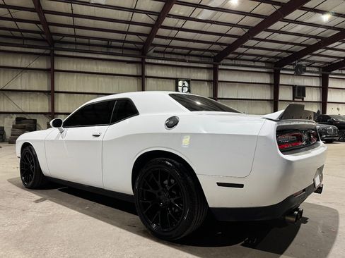 Used 2019 Dodge Challenger SXT image 7