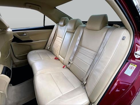 Used 2015 Toyota Camry XLE FWD image 28