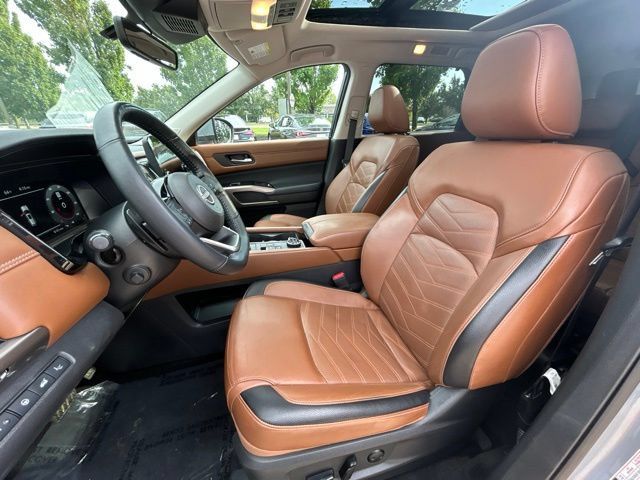 Used 2024 Nissan Pathfinder Platinum w/ Cargo Package AWD/4WD image 13