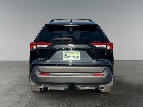 Used 2023 Toyota RAV4 XLE Premium image 6