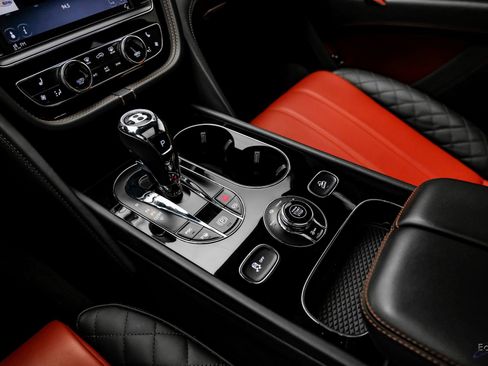 Used 2019 Bentley Bentayga image 56