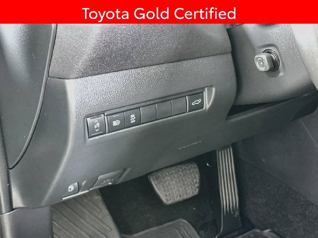 Used 2024 Toyota Venza XLE AWD/4WD image 11