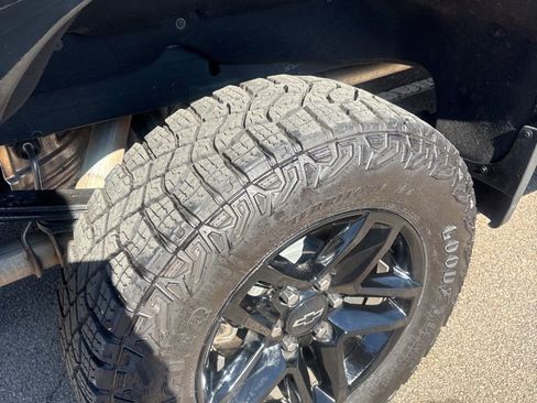 Used 2025 Chevrolet Silverado 1500 Custom Trail Boss w/ Dark Appearance Package image 7