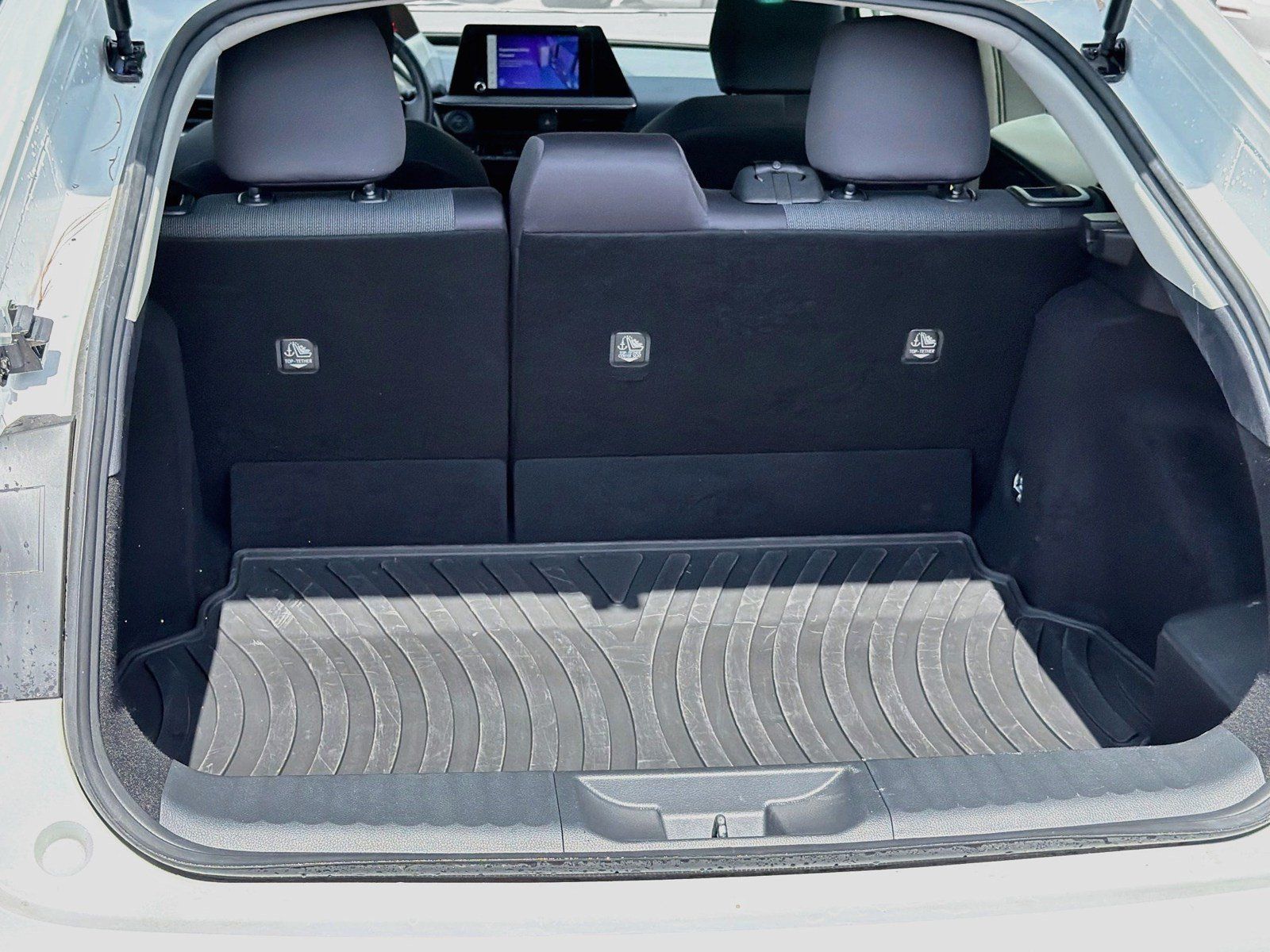 Used 2025 Toyota Prius LE FWD image 28