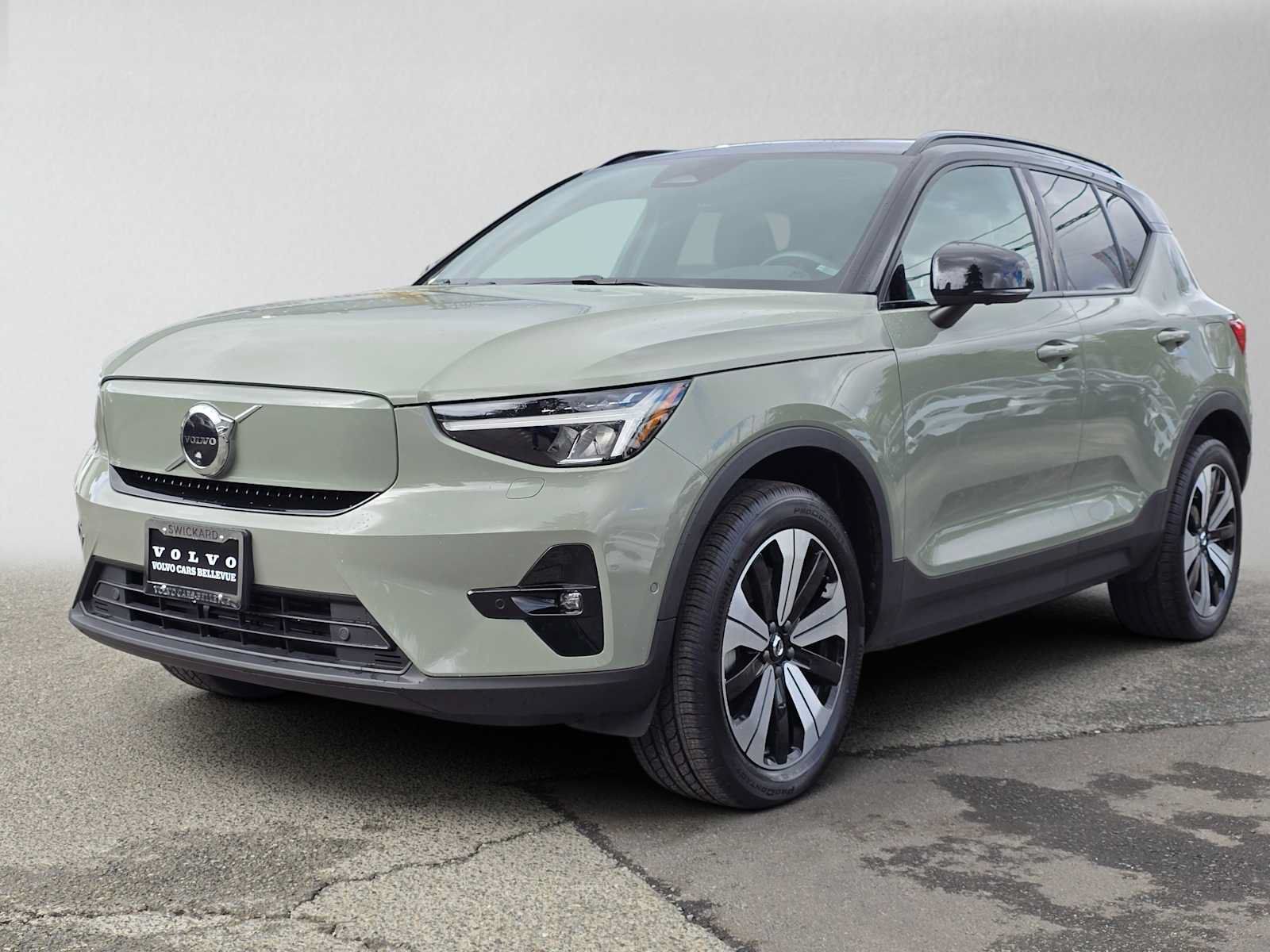 Used 2023 Volvo XC40 Recharge Plus w/ Protection Package Premier AWD/4WD image 8