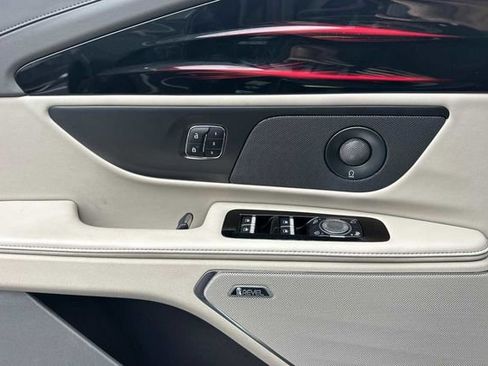 Used 2024 Lincoln Nautilus Reserve w/ Equipment Group 202A image 10