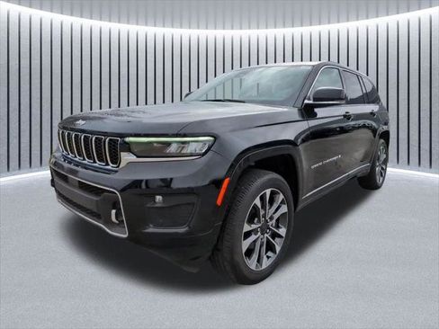 Certified 2024 Jeep Grand Cherokee Overland w/ Luxury Tech Group IV AWD/4WD image 16