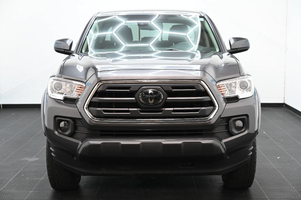 Used 2018 Toyota Tacoma SR5 AWD/4WD image 7