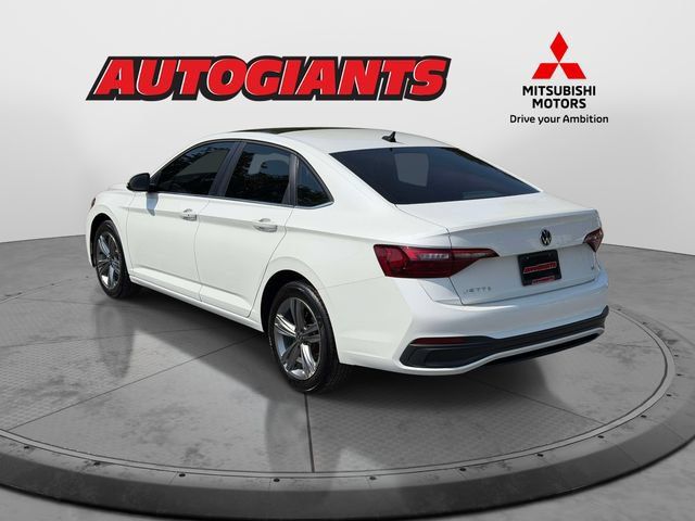Used 2024 Volkswagen Jetta SE w/ Panoramic Sunroof Package FWD image 4