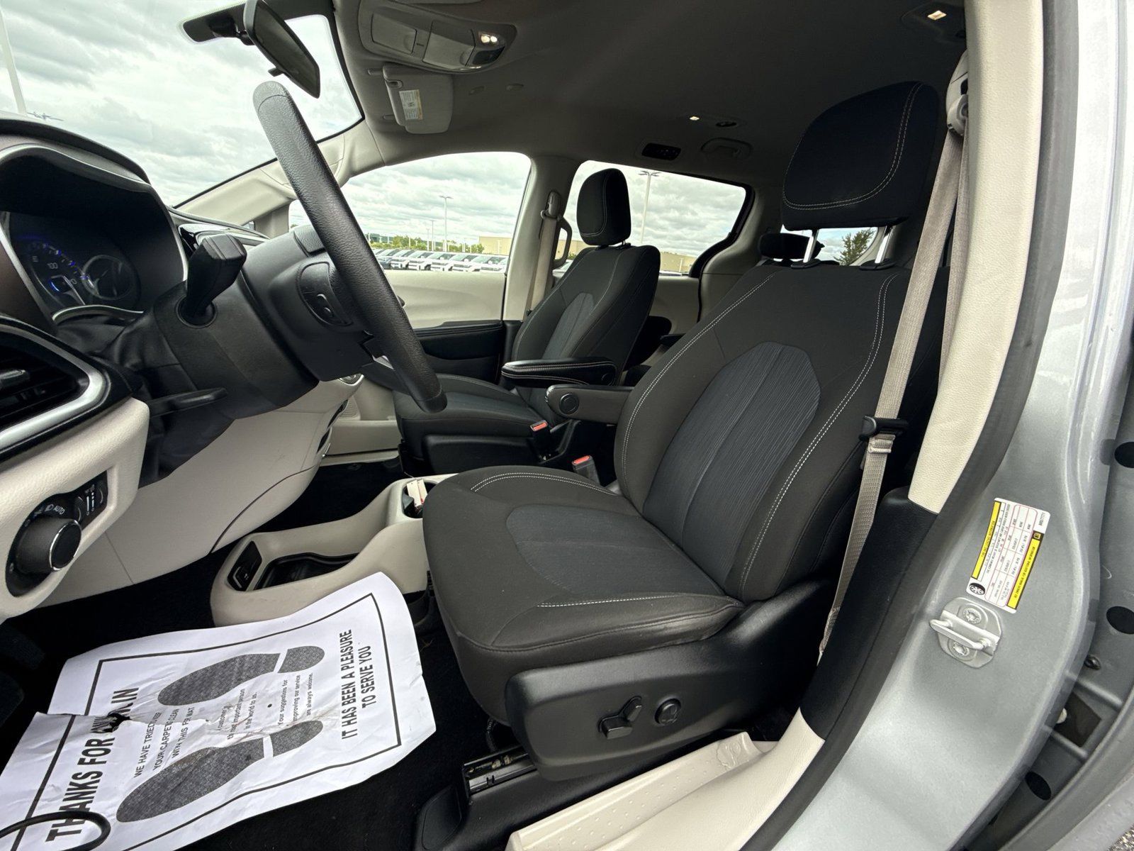 Used 2021 Chrysler Voyager LX FWD image 12