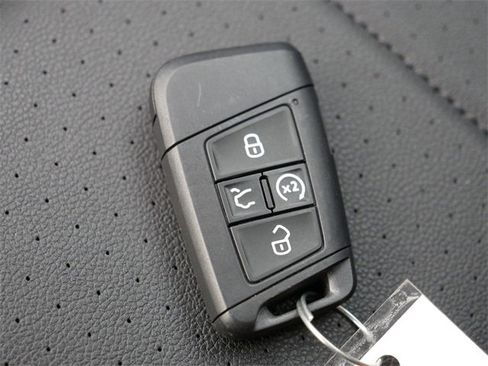 Certified 2024 Volkswagen Tiguan SE R-Line image 37