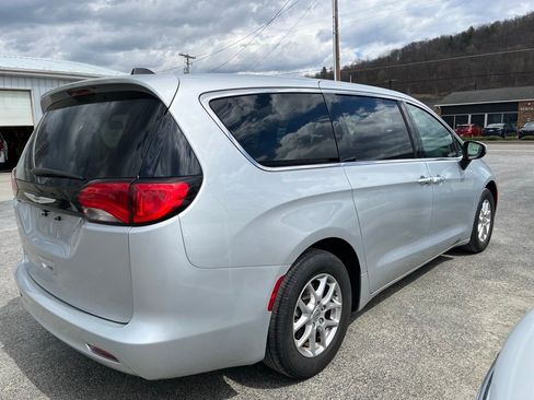 Used 2023 Chrysler Voyager LX image 3