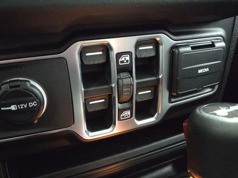 New 2026 Jeep Wrangler Unlimited Sahara AWD/4WD image 31