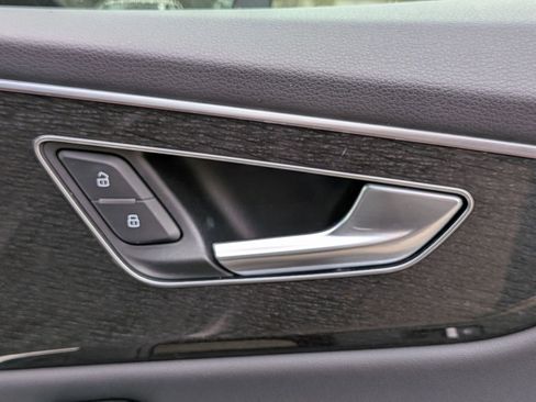 Used 2020 Audi Q8 Premium Plus image 37