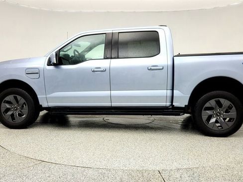 Used 2022 Ford F150 Lightning Lariat image 8