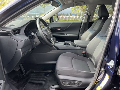 Used 2024 Toyota Venza LE AWD/4WD image 10