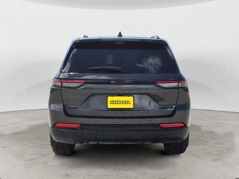Used 2024 Jeep Grand Cherokee Limited w/ Luxury Tech Group II AWD/4WD image 4