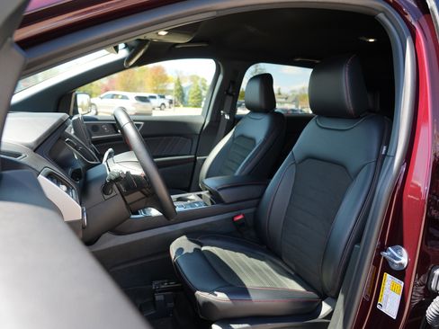 Used 2024 Ford Edge ST-Line w/ Class II Trailer Tow Package AWD/4WD image 14