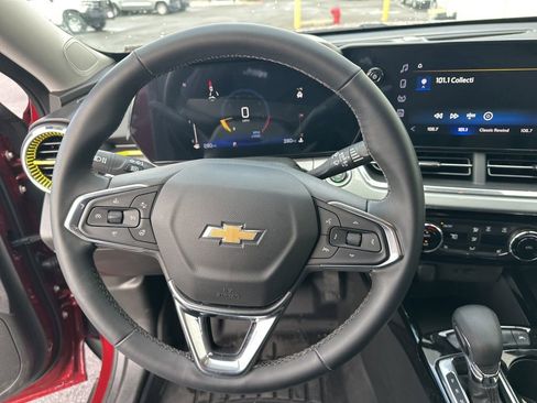 Used 2025 Chevrolet Trax LT w/ Driver Confidence Package image 13