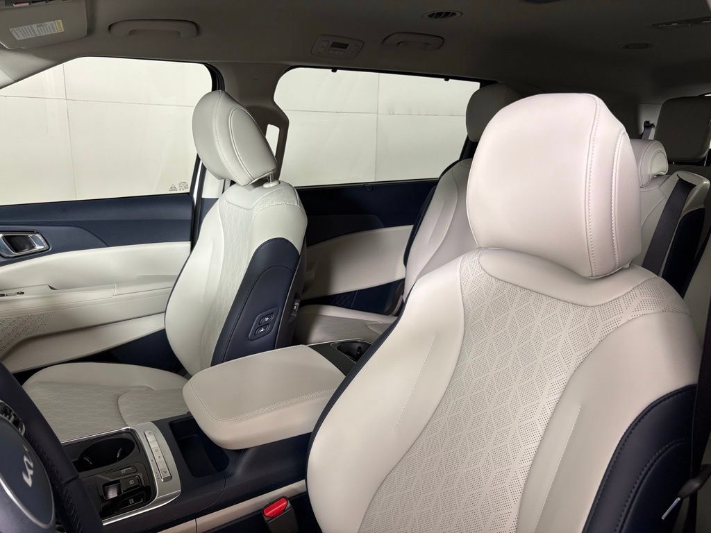 New 2026 Kia Carnival EX FWD image 17