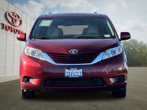 Used 2017 Toyota Sienna LE image 8