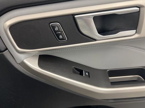 Used 2023 Ford Explorer XLT w/ Equipment Group 202A image 25