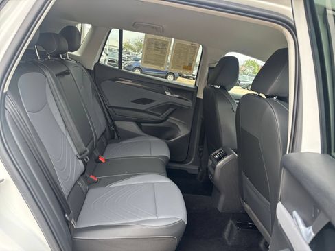 Used 2026 Volkswagen Tiguan SE FWD image 48