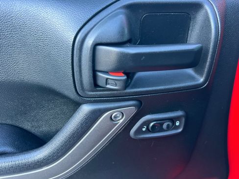 Used 2018 Jeep Wrangler Unlimited Sport S AWD/4WD image 8