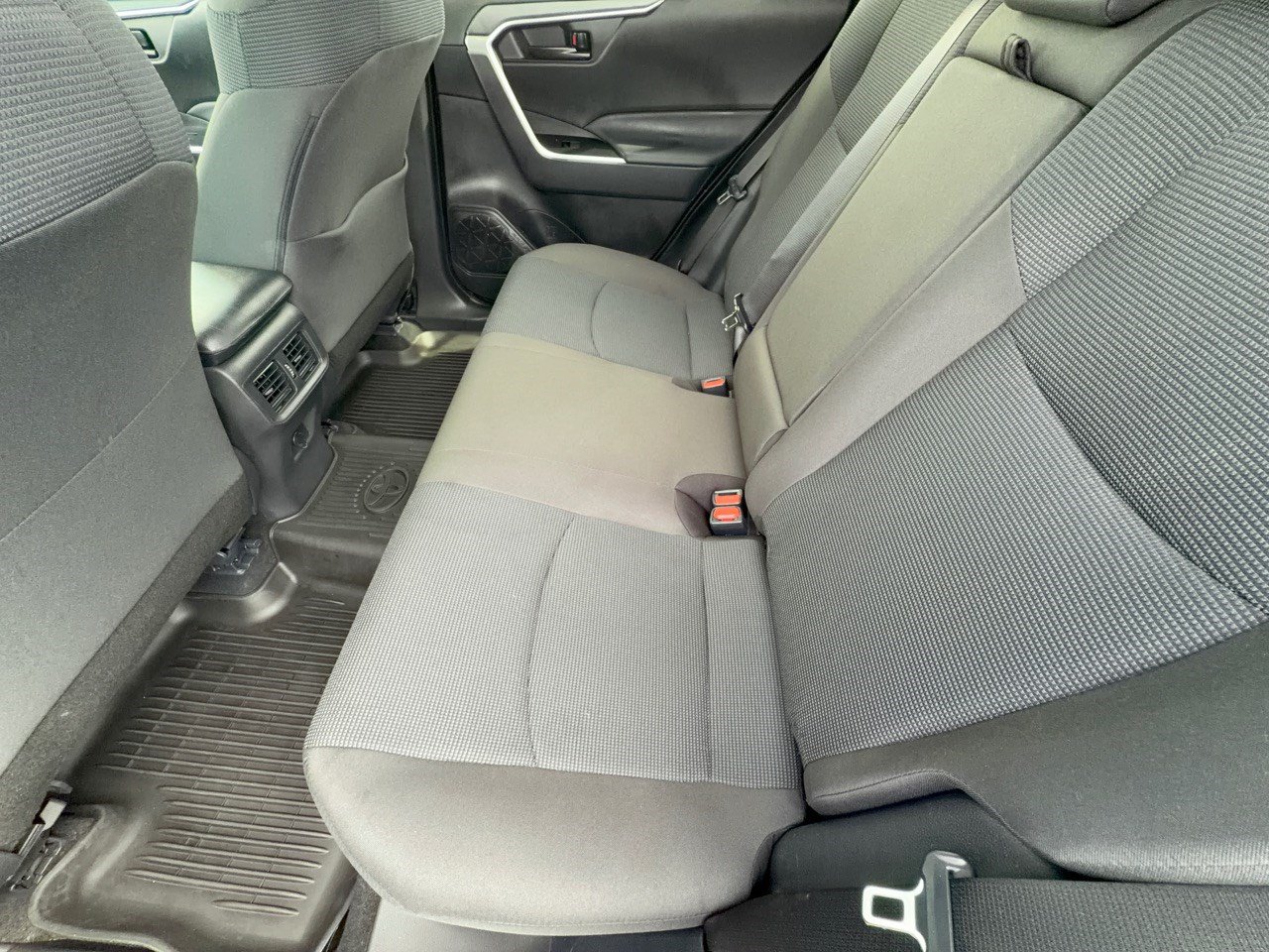 Certified 2023 Toyota RAV4 LE FWD image 25