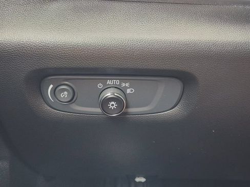 Used 2022 Chevrolet Traverse RS FWD image 25