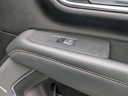 Used 2023 Chevrolet Suburban Premier image 33