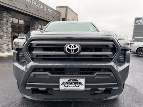 Used 2025 Toyota Tacoma SR AWD/4WD image 12