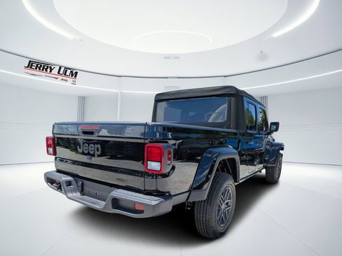 New 2025 Jeep Gladiator Sport image 3