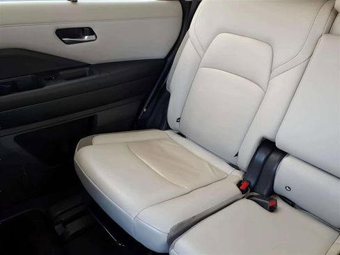 Used 2023 Nissan Pathfinder SL w/ Black Appearance Package image 16