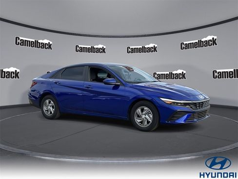 New 2025 Hyundai Elantra SE image 1