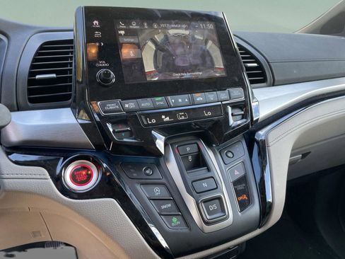 Certified 2024 Honda Odyssey Touring image 12