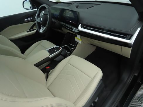 Used 2025 BMW X1 xDrive28i w/ Premium Package image 19