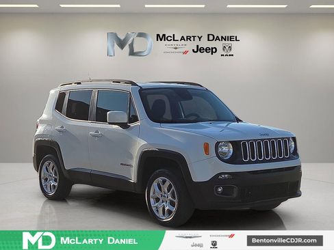 Used 2017 Jeep Renegade Latitude image 1