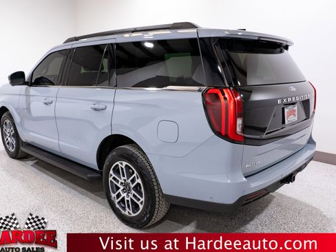 Used 2025 Ford Expedition Active AWD/4WD image 3