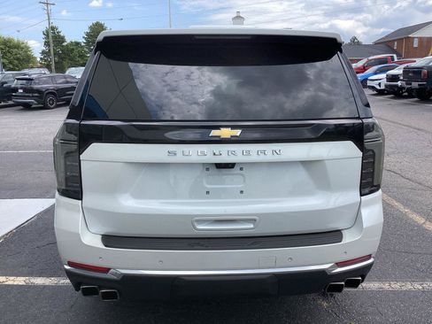 Used 2025 Chevrolet Suburban High Country AWD/4WD image 3