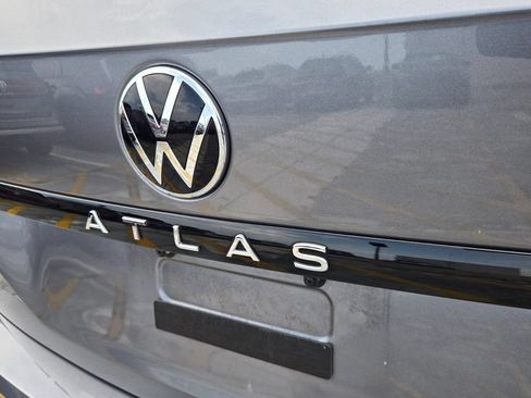 Used 2023 Volkswagen Atlas SEL R-Line AWD/4WD image 10