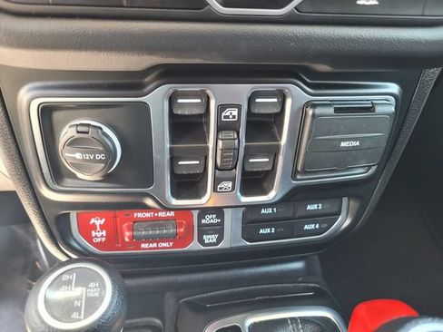 Used 2024 Jeep Wrangler Unlimited Rubicon 4xe AWD/4WD image 26
