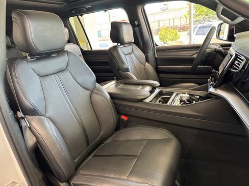 Used 2024 Jeep Wagoneer Series II w/ Convenience Group I AWD/4WD image 57