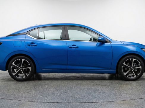 Used 2025 Nissan Sentra SV image 11