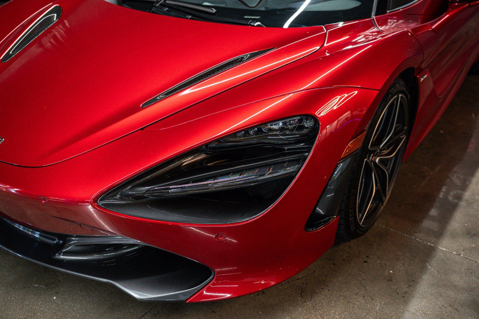 Used 2018 McLaren 720S RWD image 15