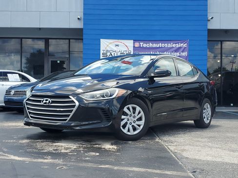 Used 2017 Hyundai Elantra SE image 3