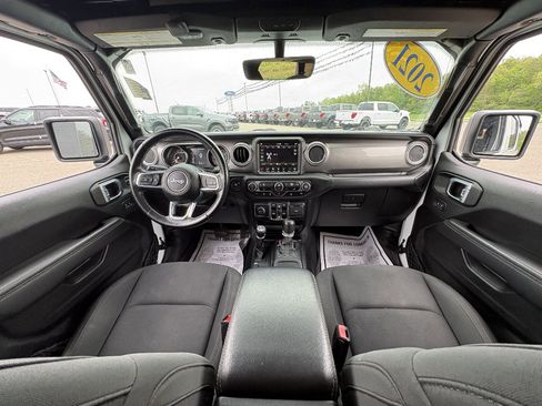 Used 2021 Jeep Wrangler Unlimited Sahara AWD/4WD image 21