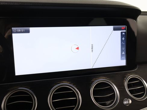 Used 2017 Mercedes-Benz E 300 4MATIC image 7